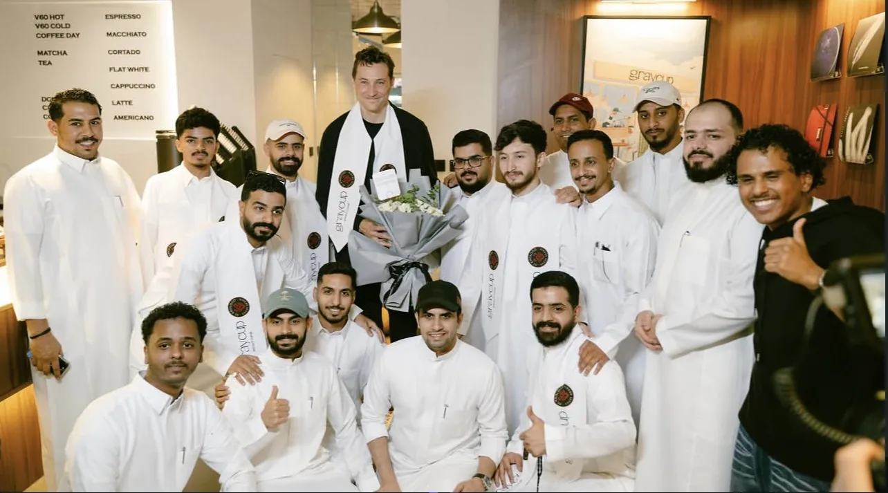 فريق graycup كامل مع الضيف
